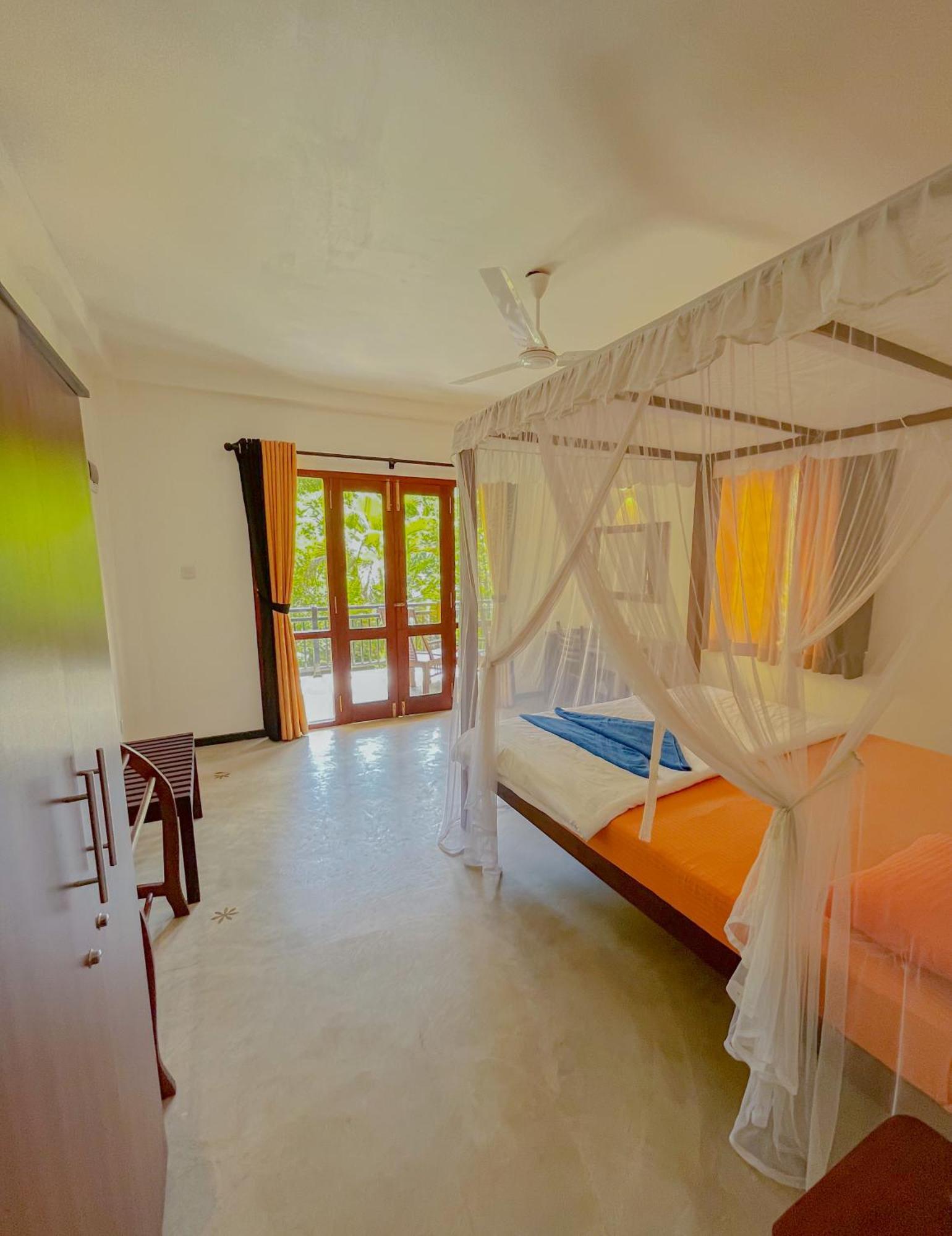 Easy Living Hotel Hikkaduwa Exterior photo
