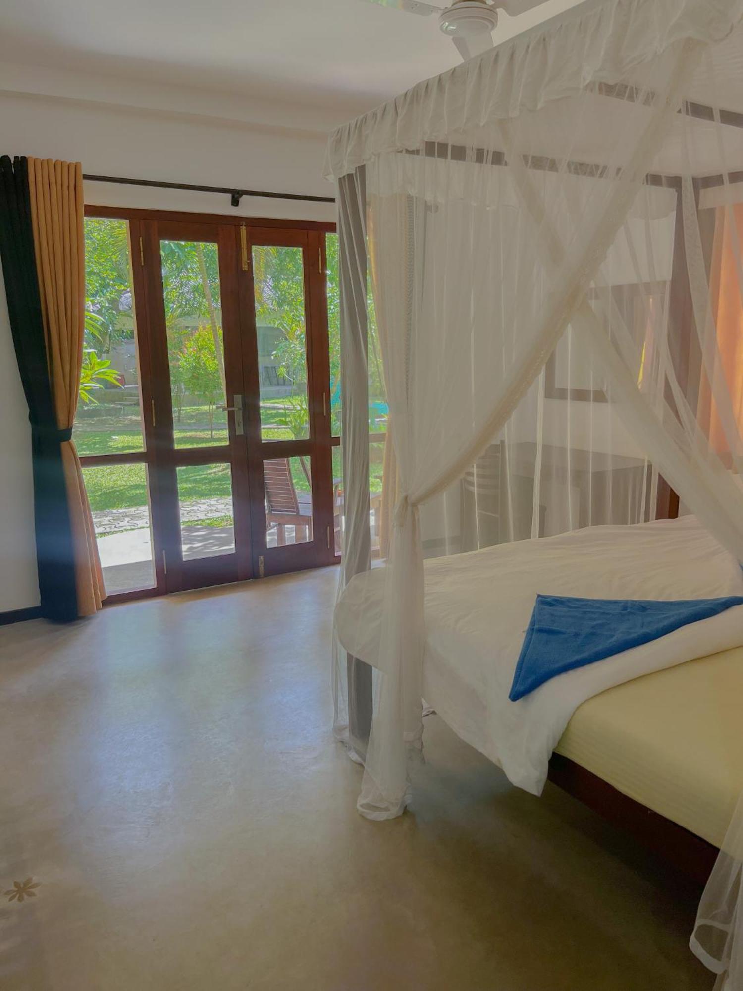 Easy Living Hotel Hikkaduwa Exterior photo